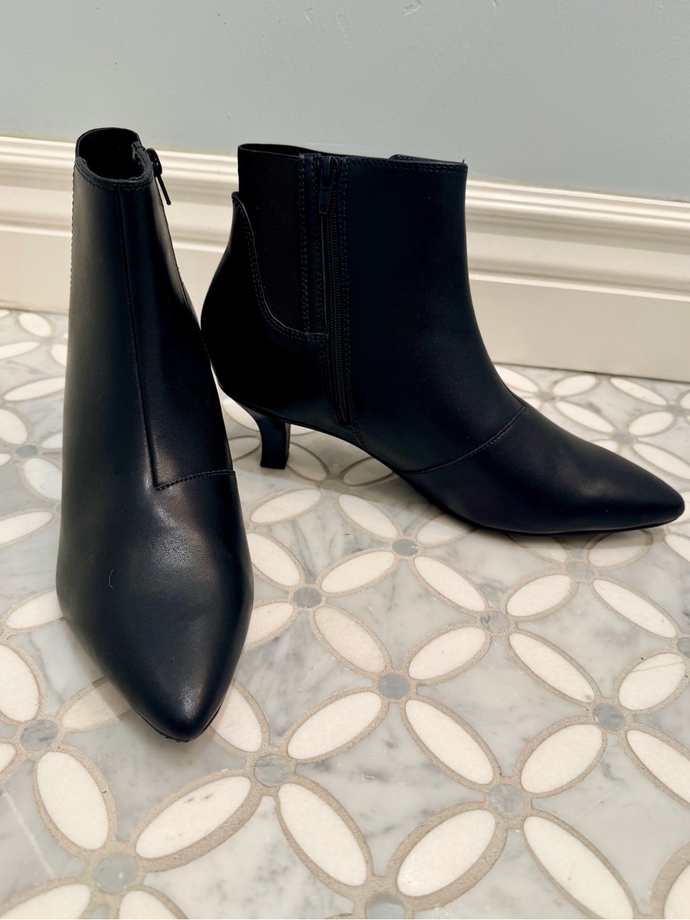 Sold Clarks Linvale Sea Black Leather Pointed Toe Kitten Heel Ankle Boots 11 - Picture 6 of 10